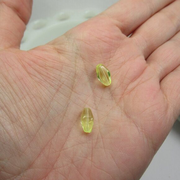 50 UG lantern Beads - Picture 7 of 8